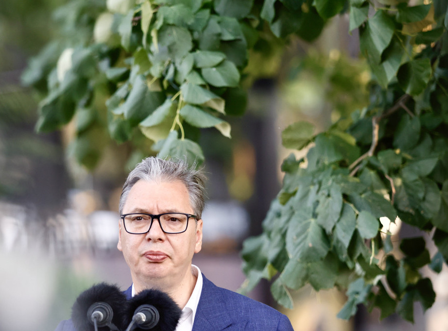 Vucic again extends condolences to families of Bosniak victims in Srebrenica