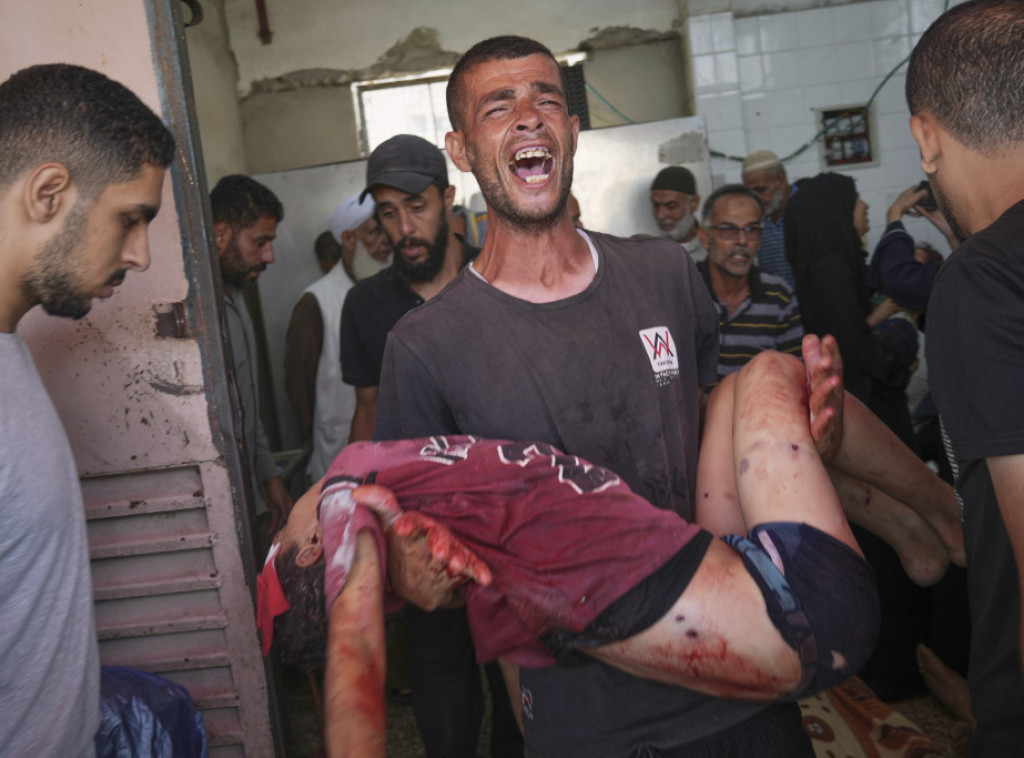 Al Džazira: U blizini centra za pomoć u Rafi ubijeno deset Palestinaca