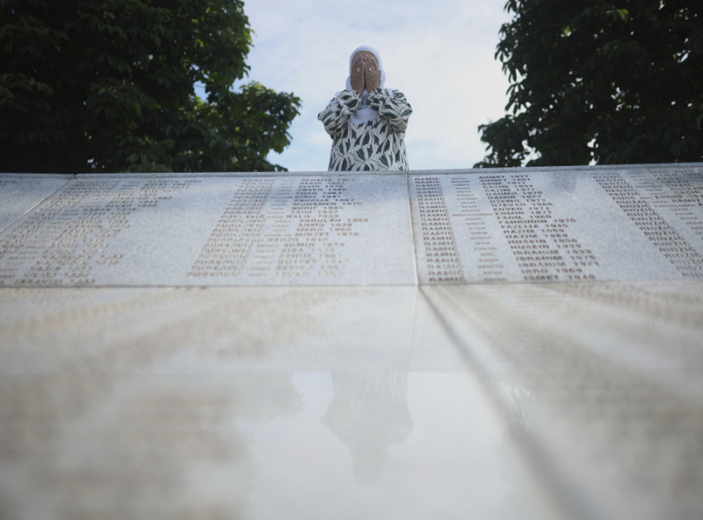 Judiše rundšau: Moralno propadanje u Potočarima; Molitva pretvorena u provokaciju