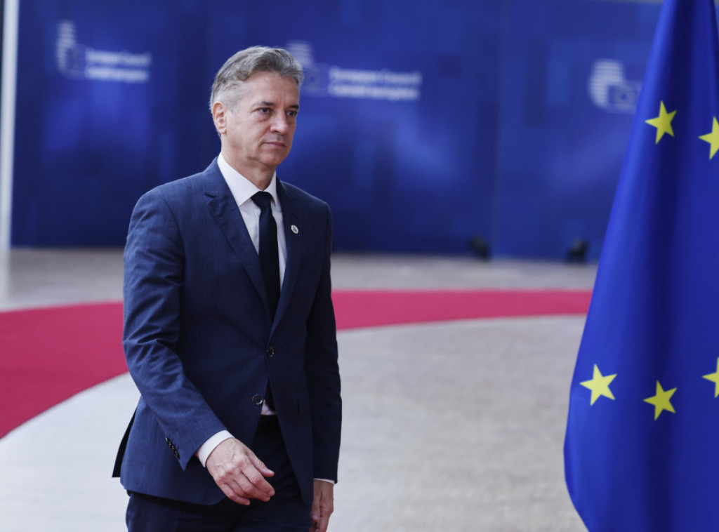 Golob najavio glasanje za ukidanje odluke o referendumu o rashodima za odbranu