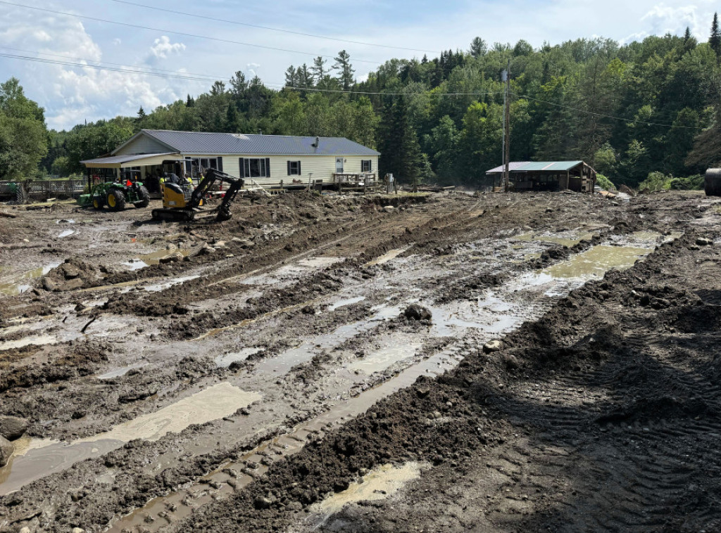 Velike poplave pogodile Vermont u SAD-u, oštećene kuće i putevi