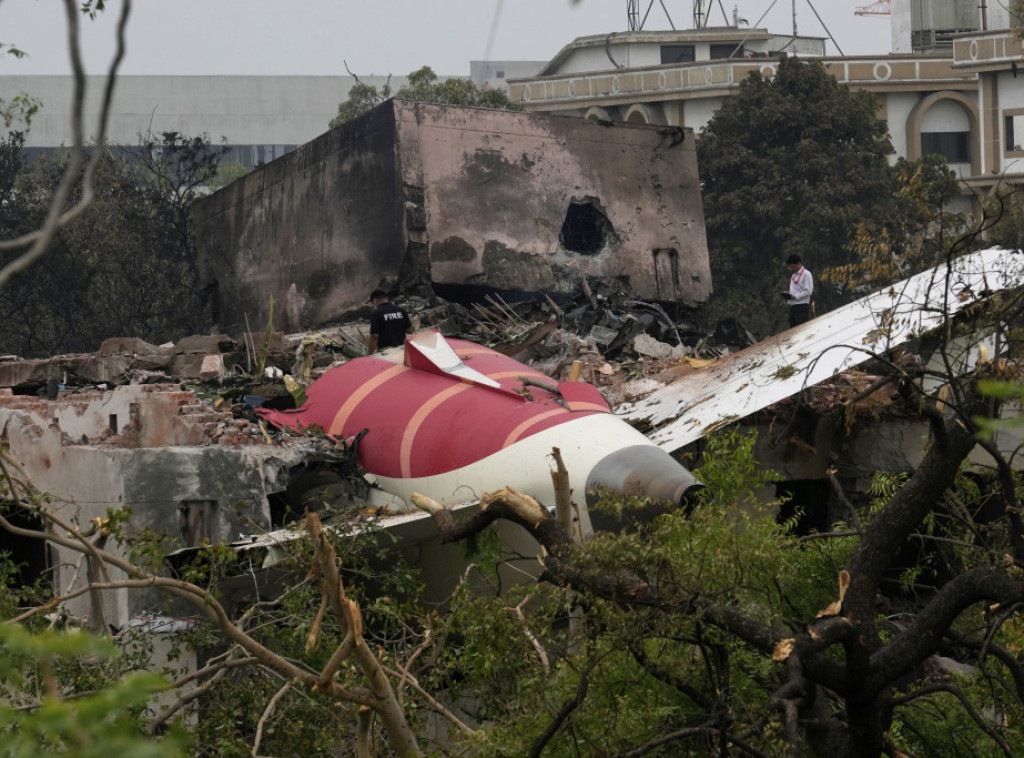 Istraga otkrila da je motor ostao bez goriva u fatalnoj nesreći aviona Er Indija