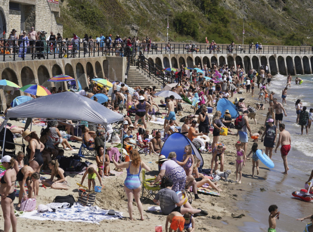 Toplotni talas dostigao vrhunac u Velikoj Britaniji, izdato upozorenje na rizik od požara