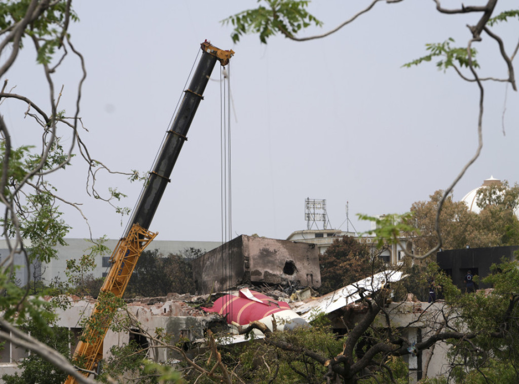 Avio-stručnjak sumnja da je pad aviona "Er Indije" namerno izazvao jedan od pilota