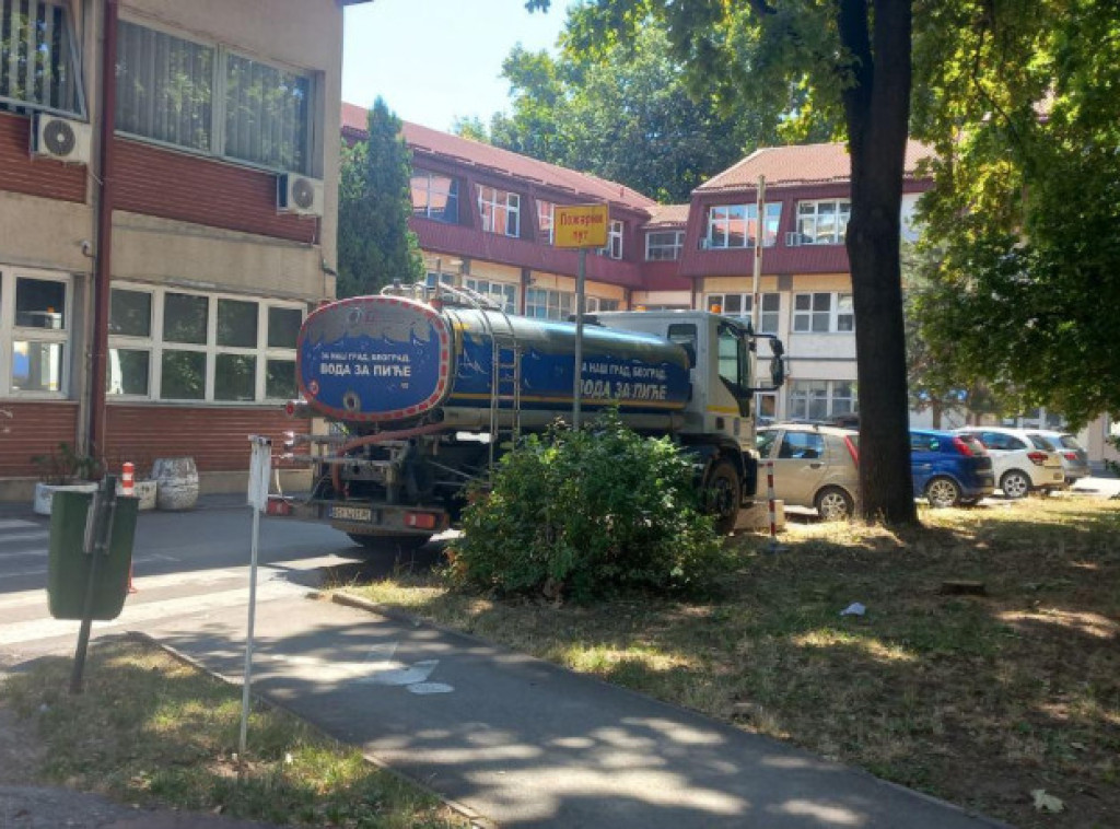 Doktor Vladislav Vukomanović: Obezbeđena pijaća voda za sve pacijente, nema novih slučajeva infekcije