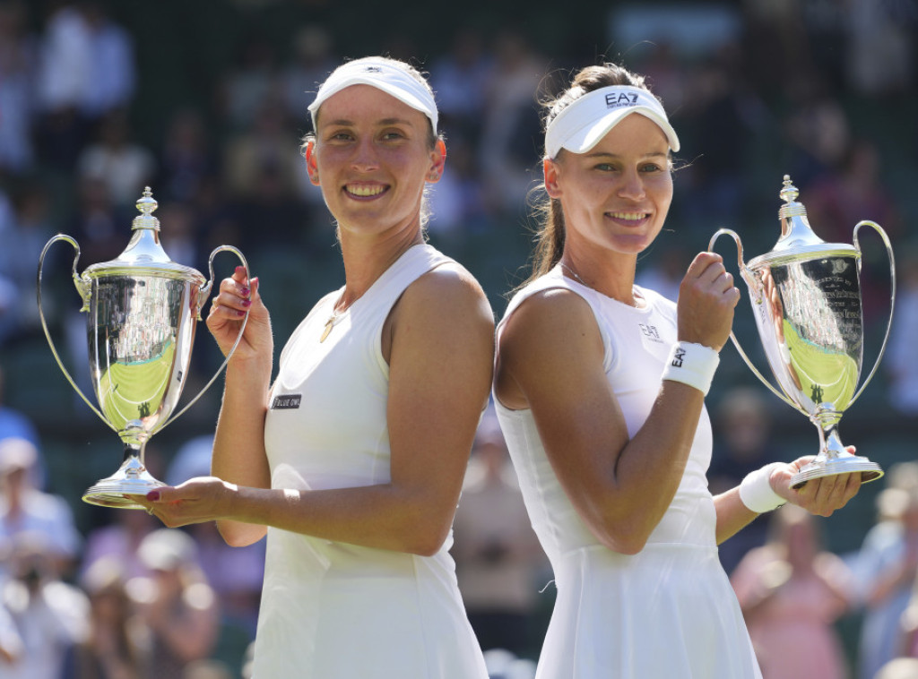 Veronika Kudermetova i Elis Mertens osvojile Vimbldon u dubl konkurenciji