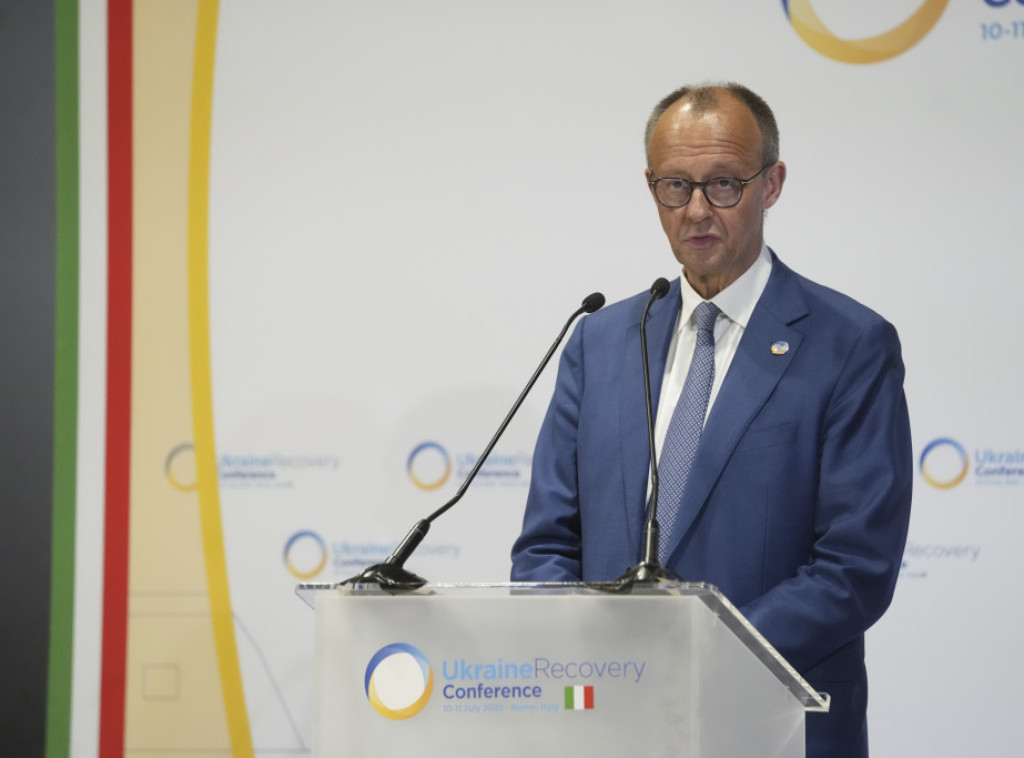 Merc: Sarađivaću sa Makronom i Fon der Lajen na rešavanju pitanja carina sa SAD