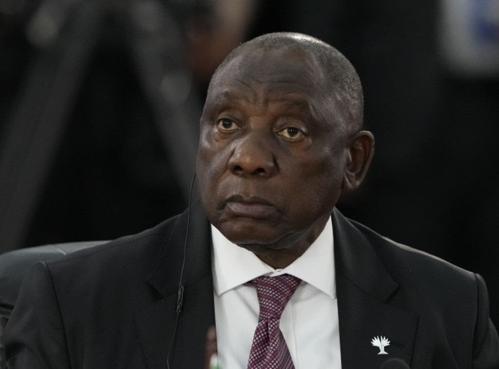 Ramafosa suspendovao ministra policije i najavio istragu protiv njega