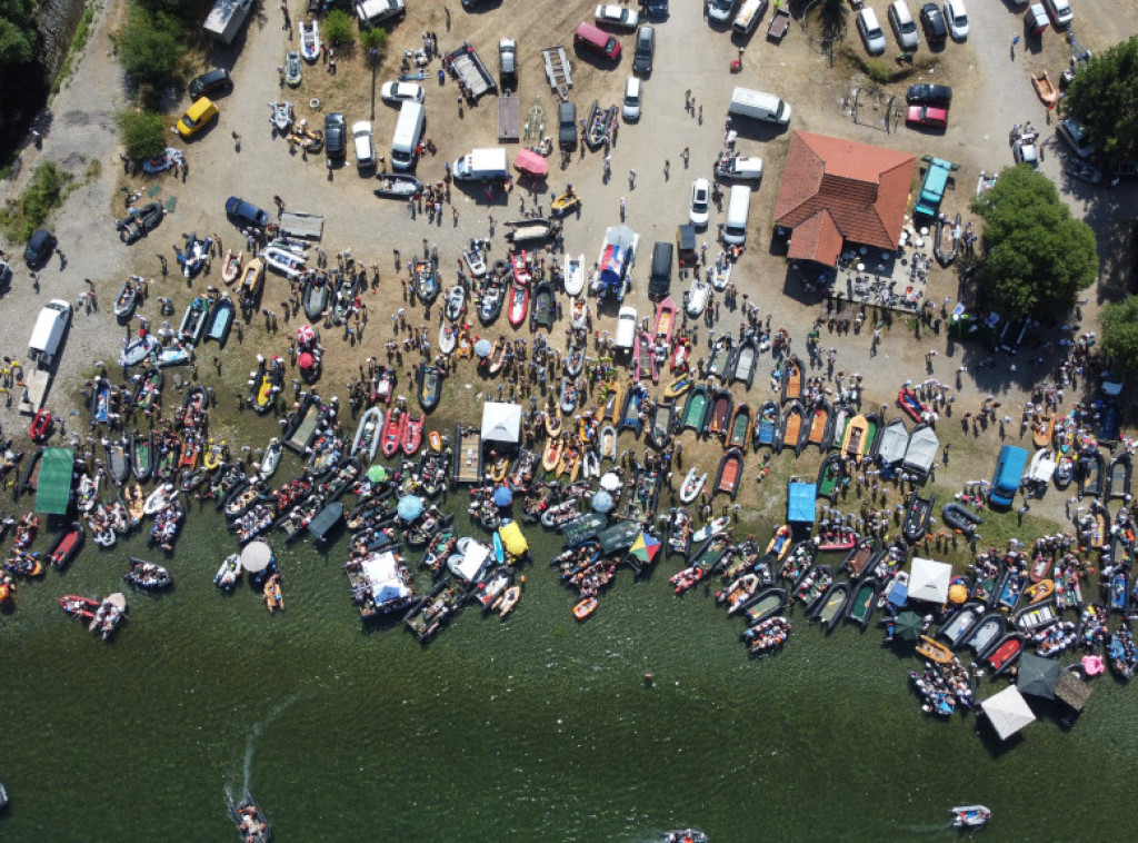 Danas Dan žalosti u Ljuboviji povodom smrti Radiše Mijailovića tokom Drinske regate
