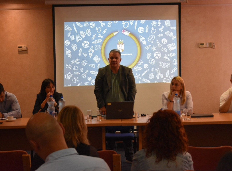 Ministar Stanković na sastanku sa rukovodiocima školskih uprava razgovarao o daljim aktivnostima