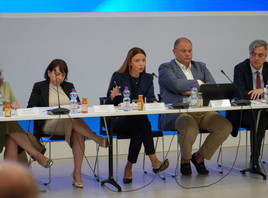 Mesarović i Čadež u PKS: EPS i kompanije hitno da uspostave dijalog o ceni struje