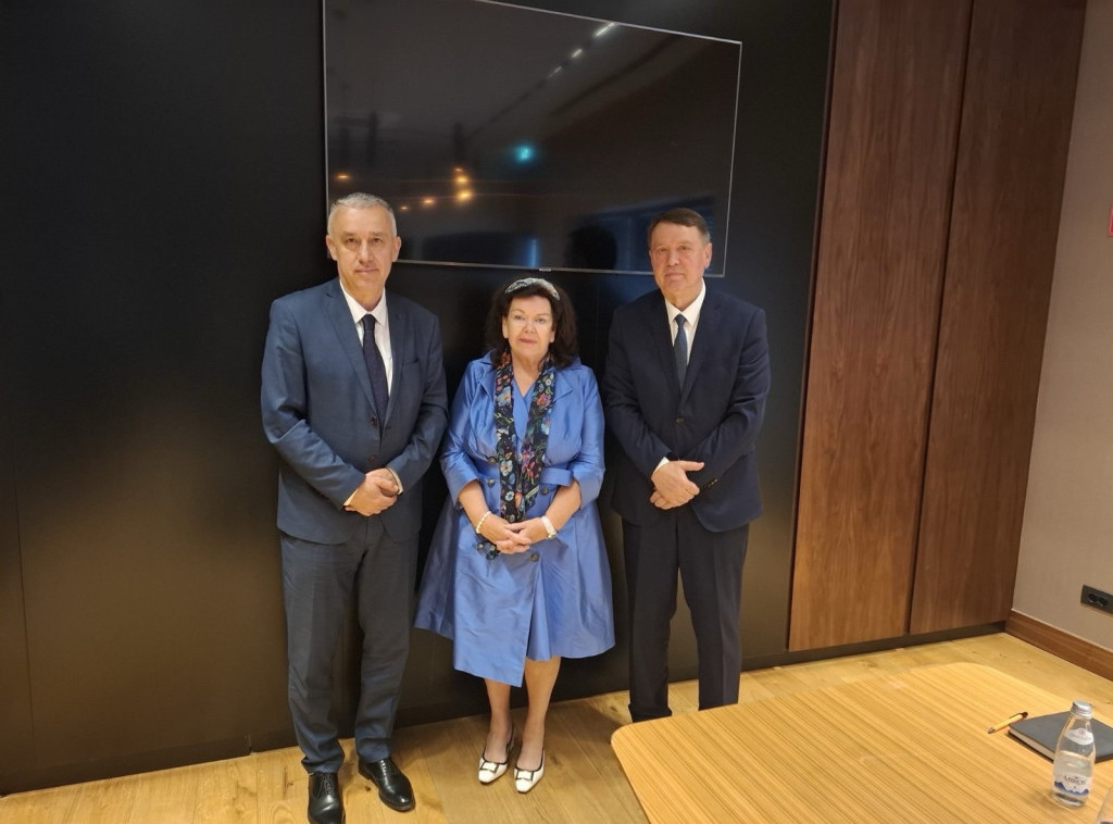 Elek i Milović održali sastanak sa izaslanicom Velike Britanije Karen Pirs