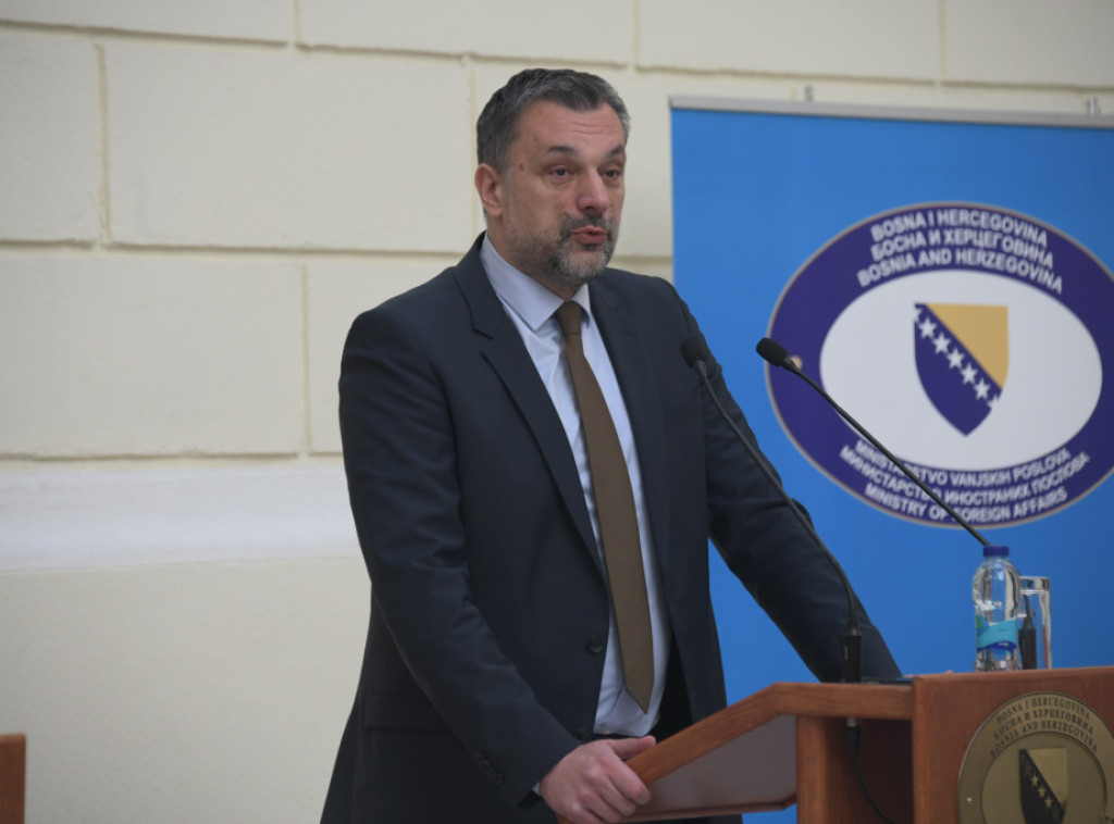 Dodik i Cvijanović o Konakoviću: Belo će ga zaviti u crno; Dotakao političko dno