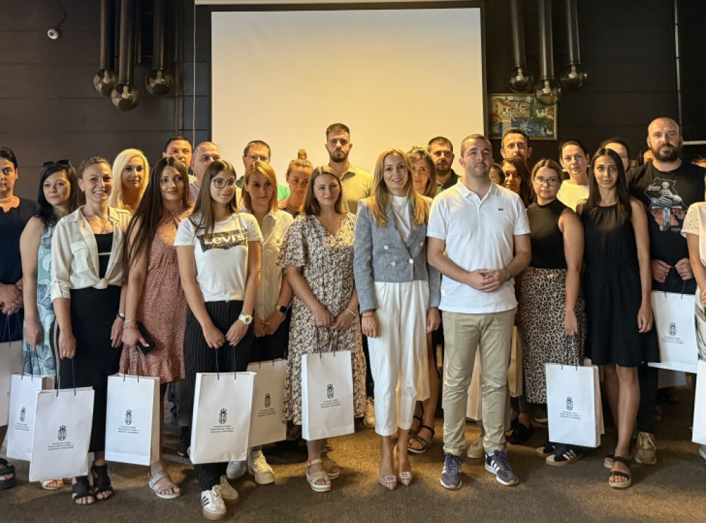 Karavan roditeljstva danas nastavljen u Knjaževcu: Porodica je nacionalni prioritet