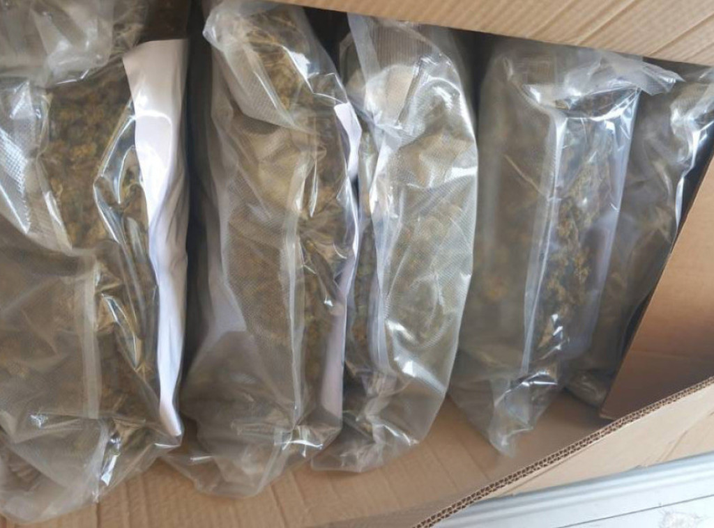 Na Batrovcima uhapšen vozač kamiona u kojem je pronađena droga