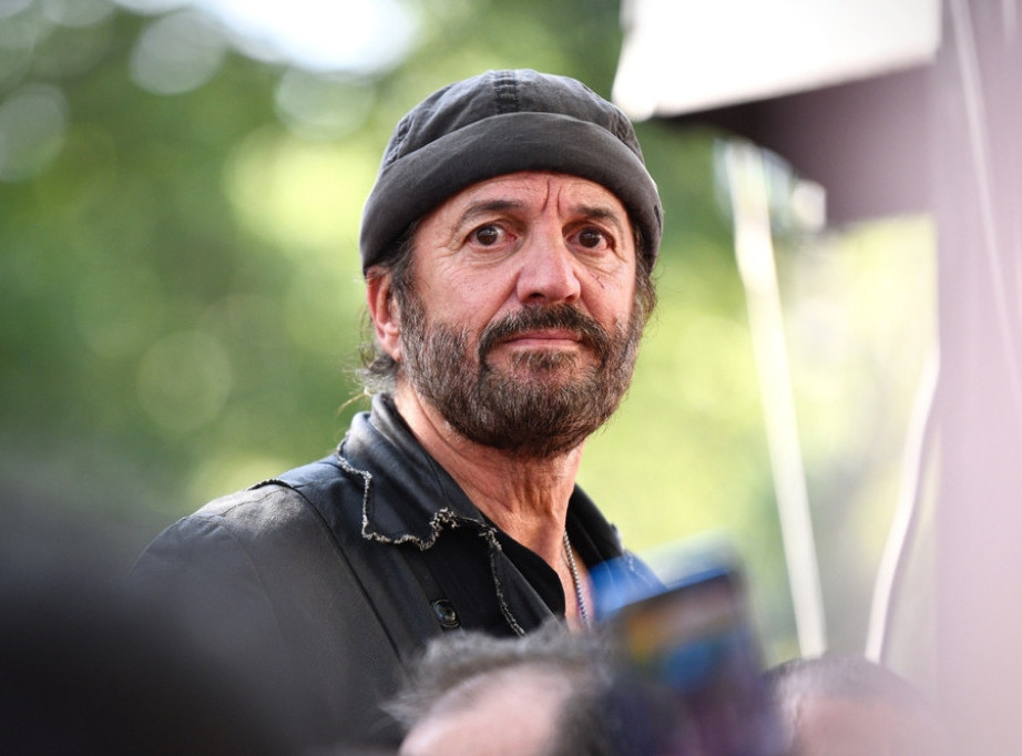 Francuski pevač Fransis Lalan primio portret sa posvetom Vladimira Putina