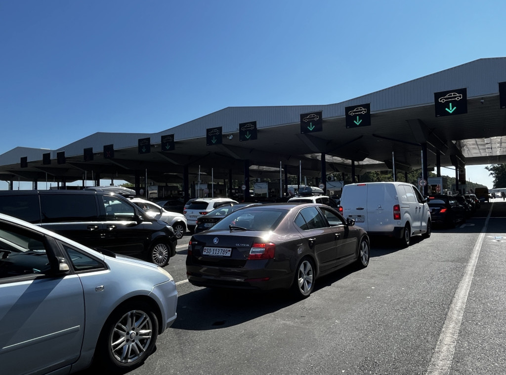 AMSS: Putnička vozila na prelazima čekaju od 30 do 150 minuta, najduže na Gradini