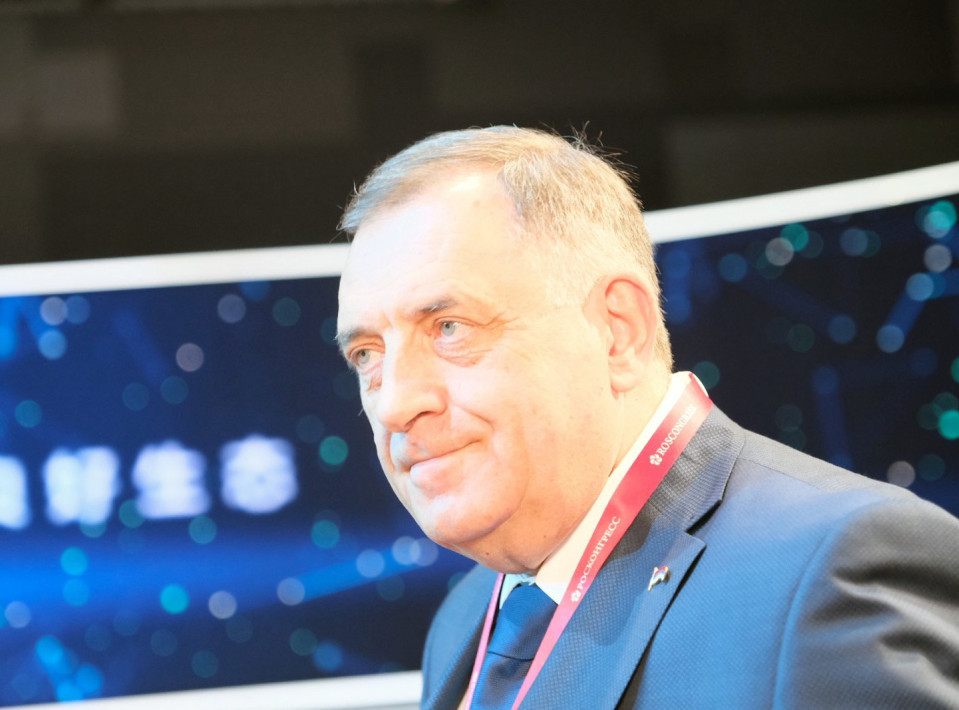 Milorad Dodik: Preuzeću na sebe rešavanje pitanja finansiranja azila na Manjači