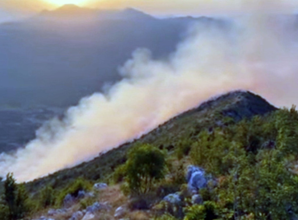 Požari u brdima kod Trebinja i dalje aktivni