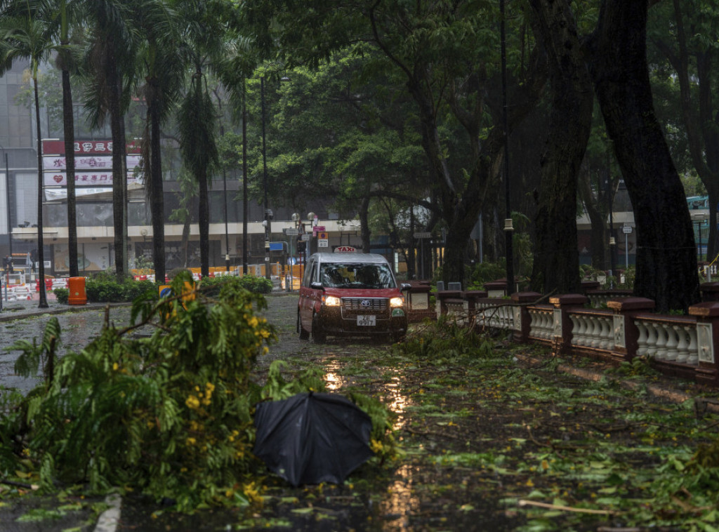 Tajfun Vifa pogodio priobalje grada Taišana na jugu Kine