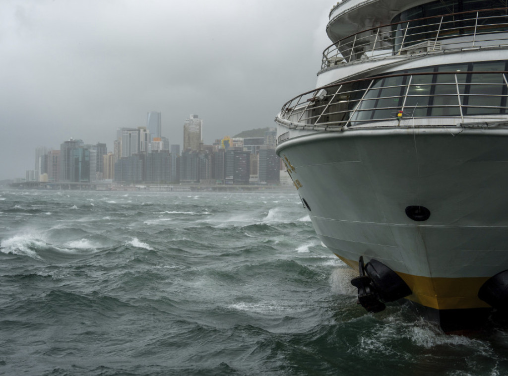 SAD: Tropska oluja Dekster se kreće iznad zapadnog Atlantika
