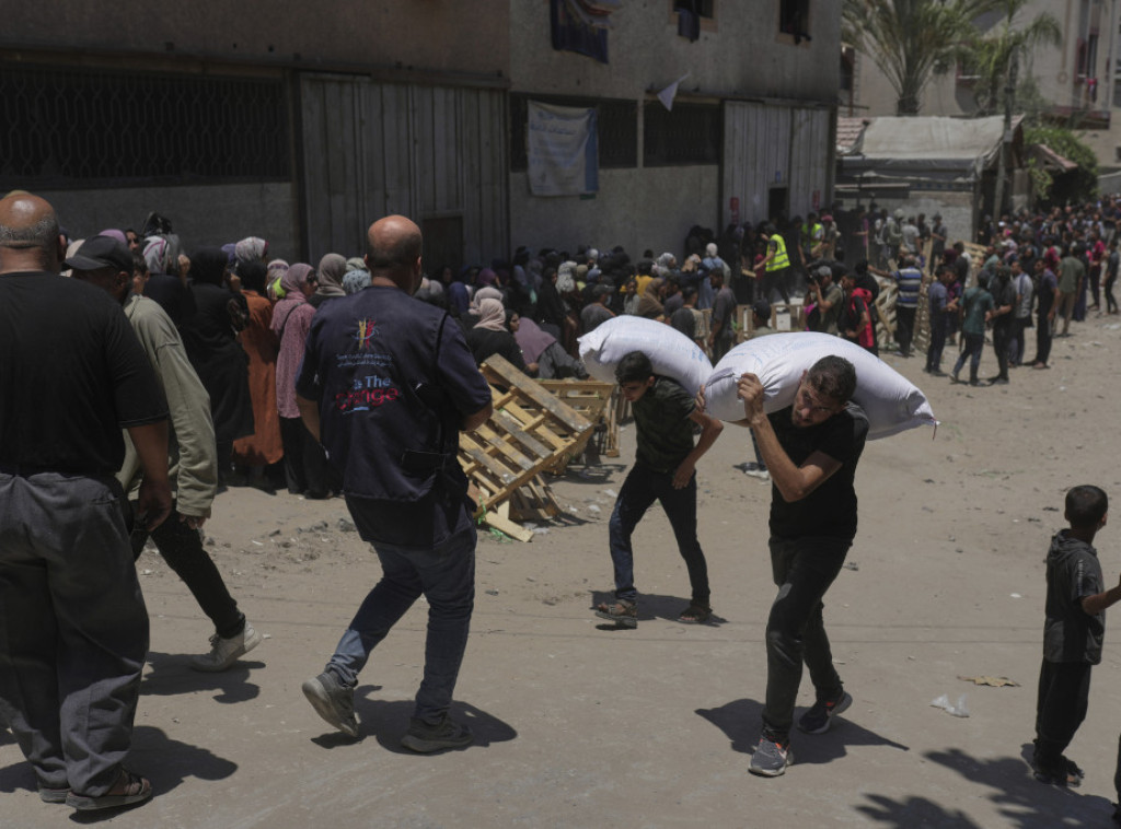 IDF objavile snimak na kojem se vide Palestinci dok slobodno uzimaju pakete s hranom