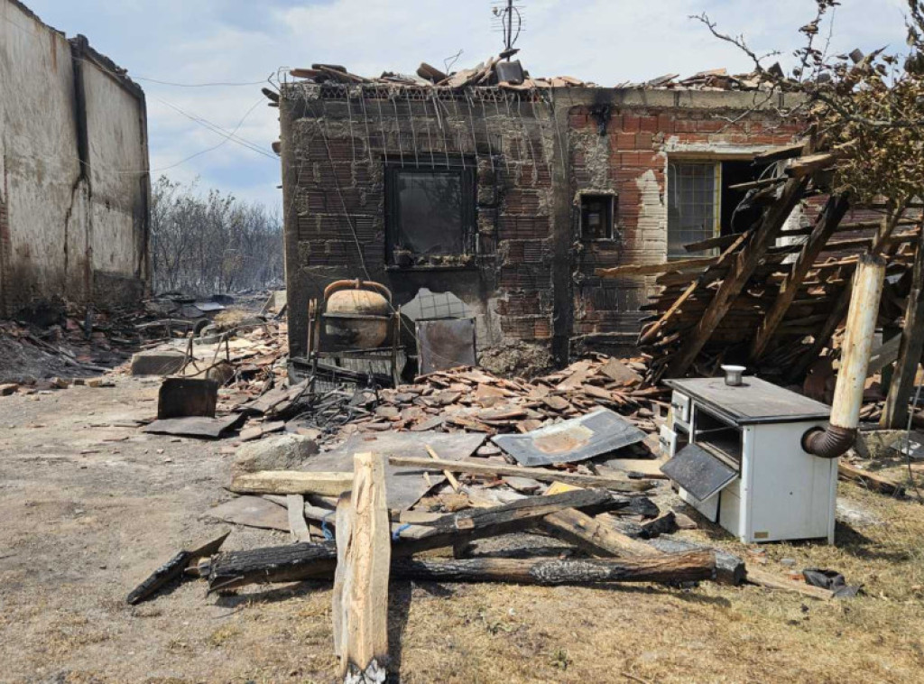Crveni krst Srbije započinje isplatu novčanih sredstava porodicama pogođenim požarima