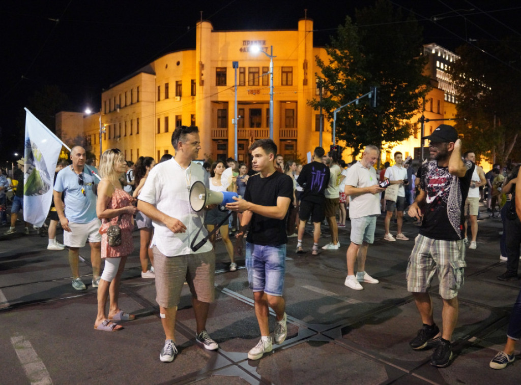 U Beogradu protest ispred kuće glavnog urbaniste, u Novom Sadu ispred kuća Vučevića i Starovića
