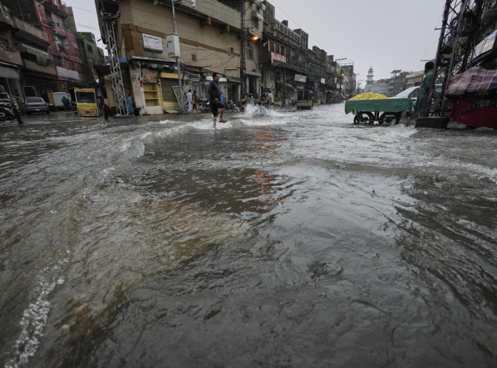 Bujične poplave u Pakistanu: Poginulo troje turista, 15 osoba nestalo