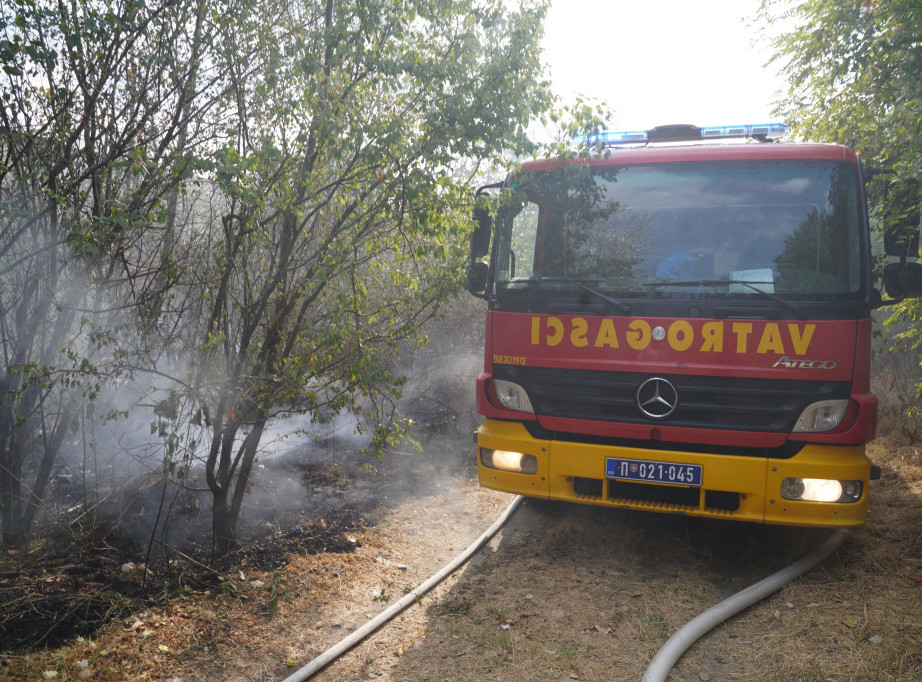 MUP: Požar u Bekerelovoj ulici lokalizovan efikasnom intervencijom vatrogasaca