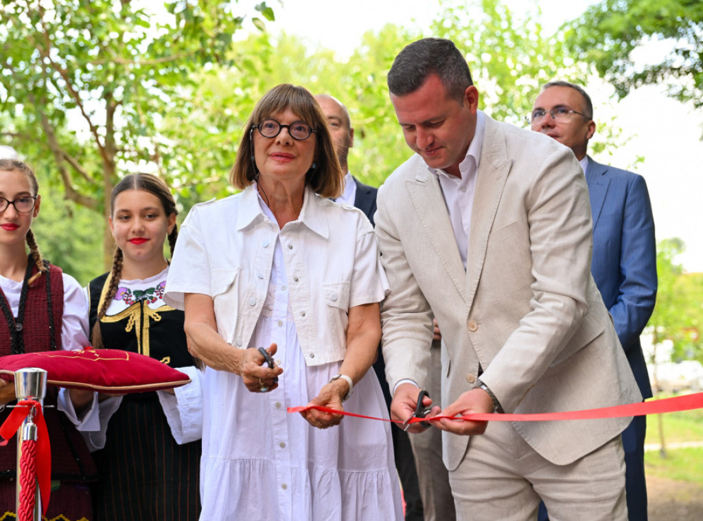 Maja Gojković sa Markom Gašićem otvorila novu trim-stazu u Inđiji