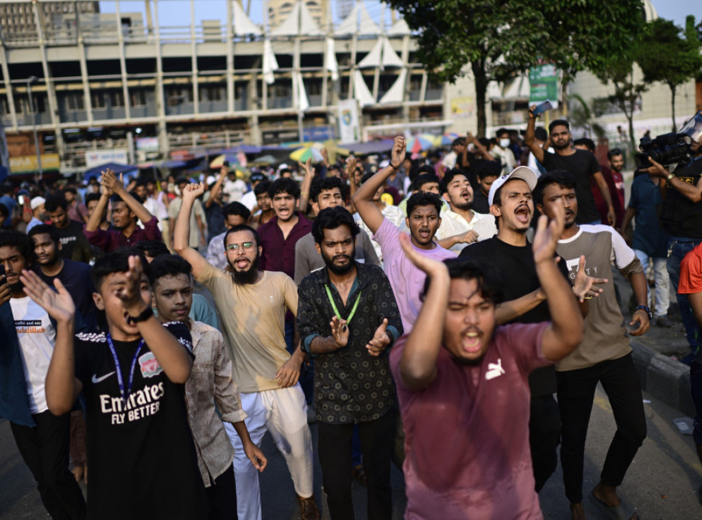 Bangladeš: Protest studenata zbog pada vojnog aviona na školu u Daki