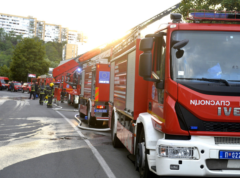 Požar u osnovnoj školi u Paunovoj ulici, vatrogasci intervenisali, nema povređenih