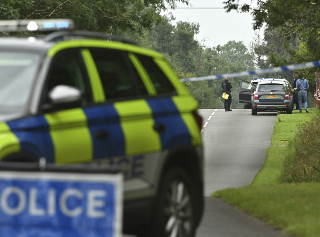 Dvoje dece i žena poginuli u pucnjavi u Severnoj Irskoj