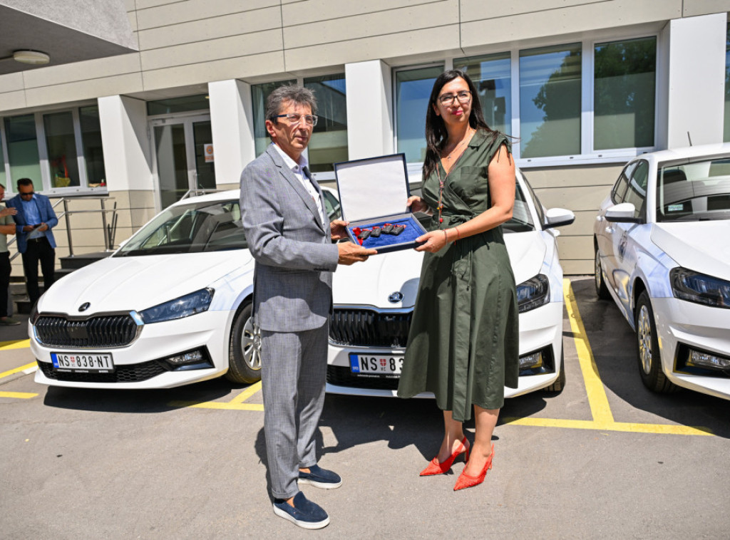 Pokrajinska vlada nabavila četiri nova vozila za potrebe Doma zdravlja Novi Sad