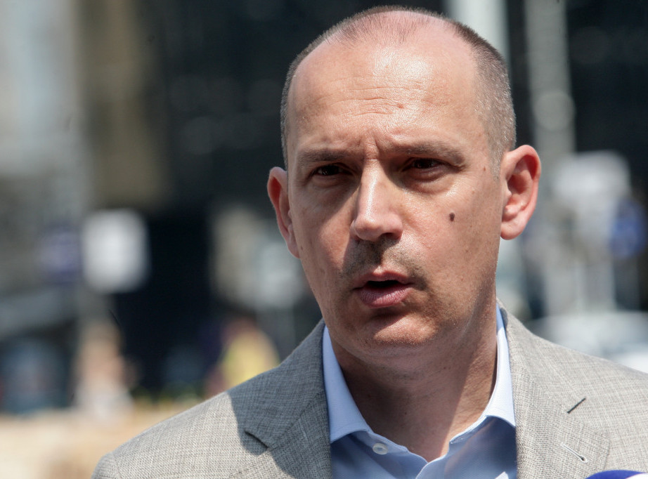 Srpska lista osudila okupljanje ispred stana ministra Lončara: Nedopustivo nasilje