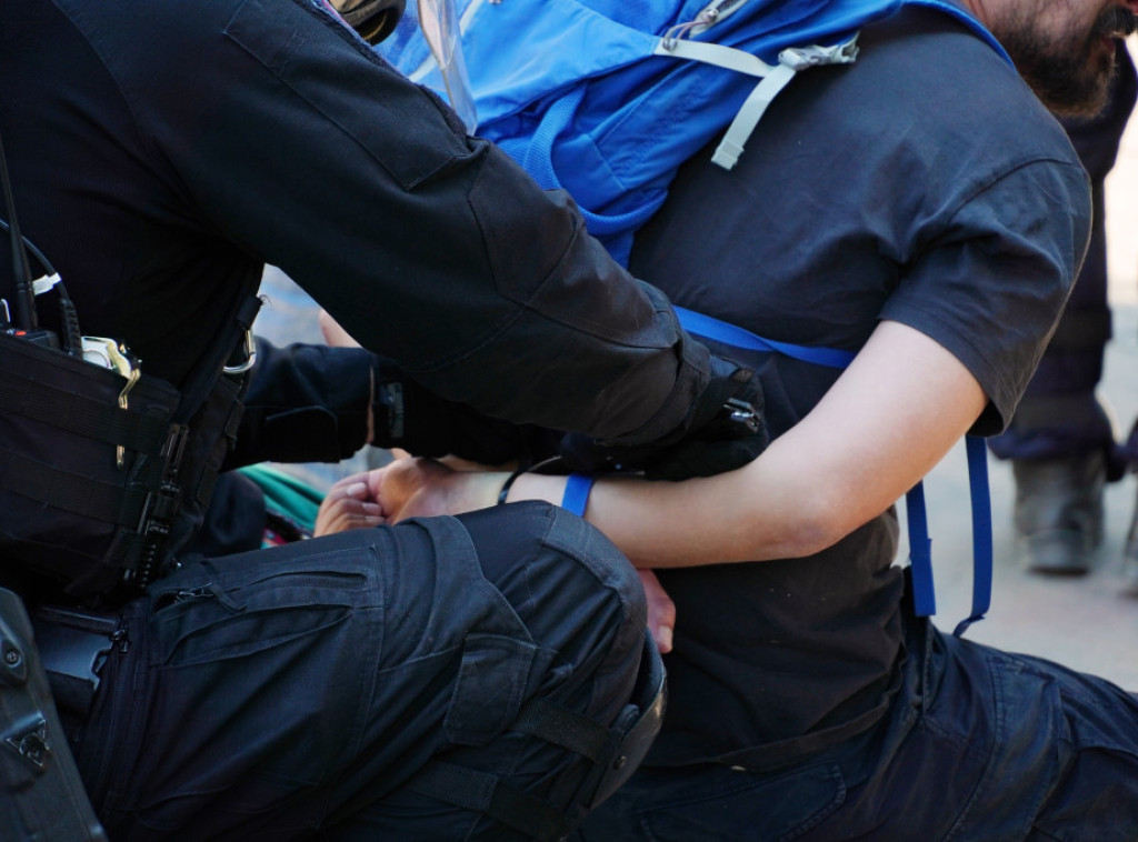 Određen pritvor osumnjičenom da je mačetom pokušao da ubije  policajca