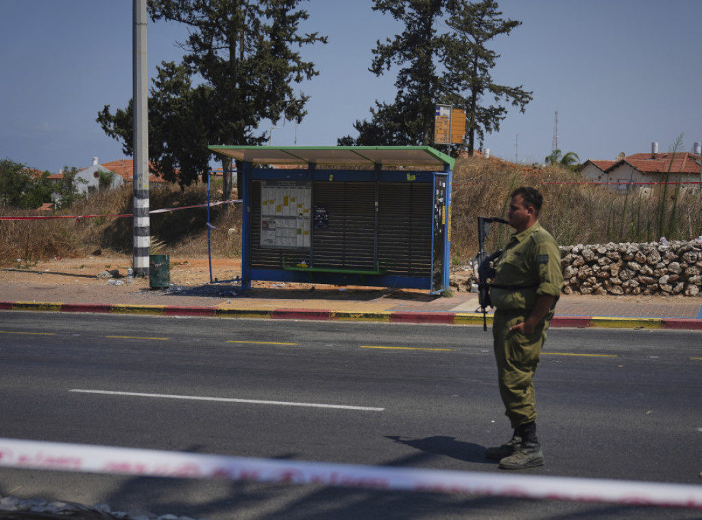 Izrael: Vozač automobilom udario u autobusko stajalište, povređeno osmoro ljudi