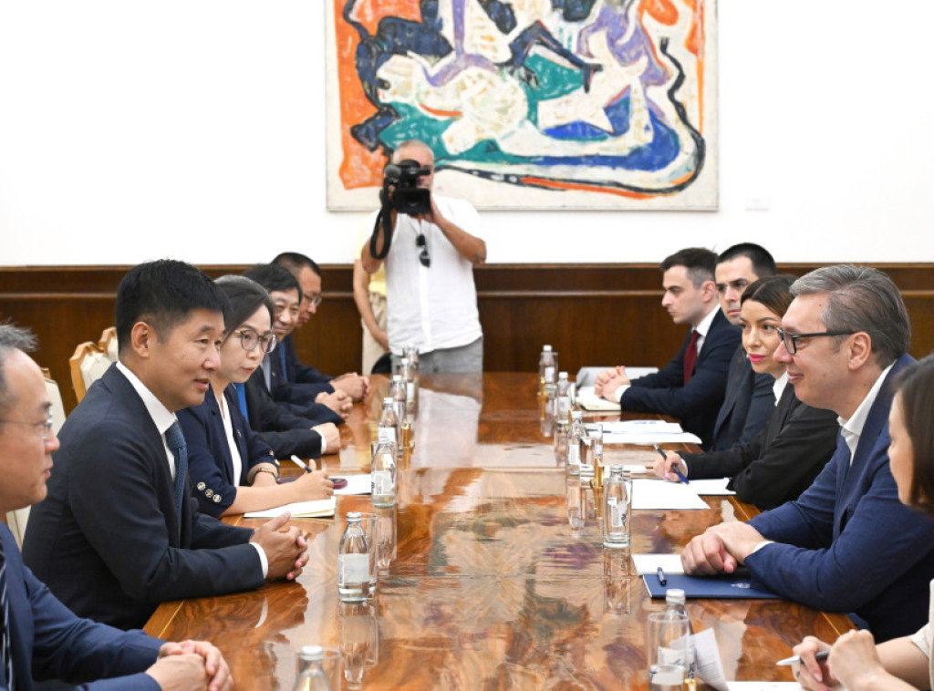 Vucic meets with HBIS Group delegation