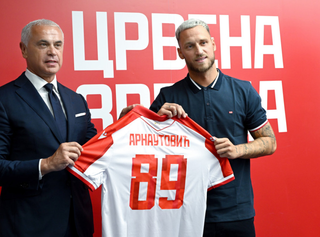 Arnautović zaplakao na promociji: Obećao sam Siniši, želim mnogo golova u dresu Zvezde
