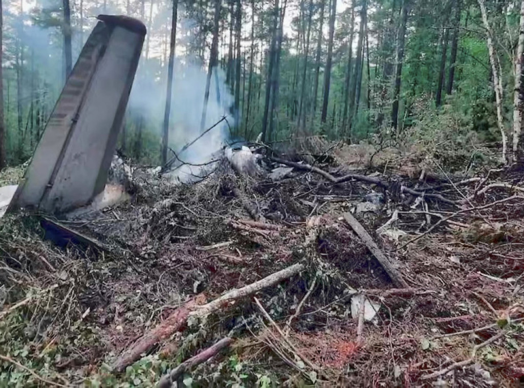Porodice poginulih u padu aviona u Rusiji dobiće po pet miliona rubalja odštete