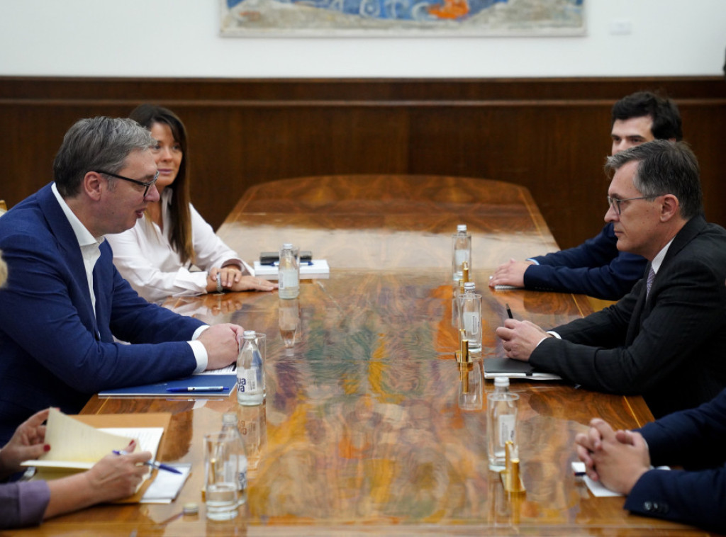 Vucic, France's Roquefeuil discuss joint interests of Serbia, France and region