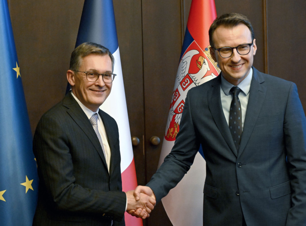 Petkovic receives Roquefeuil