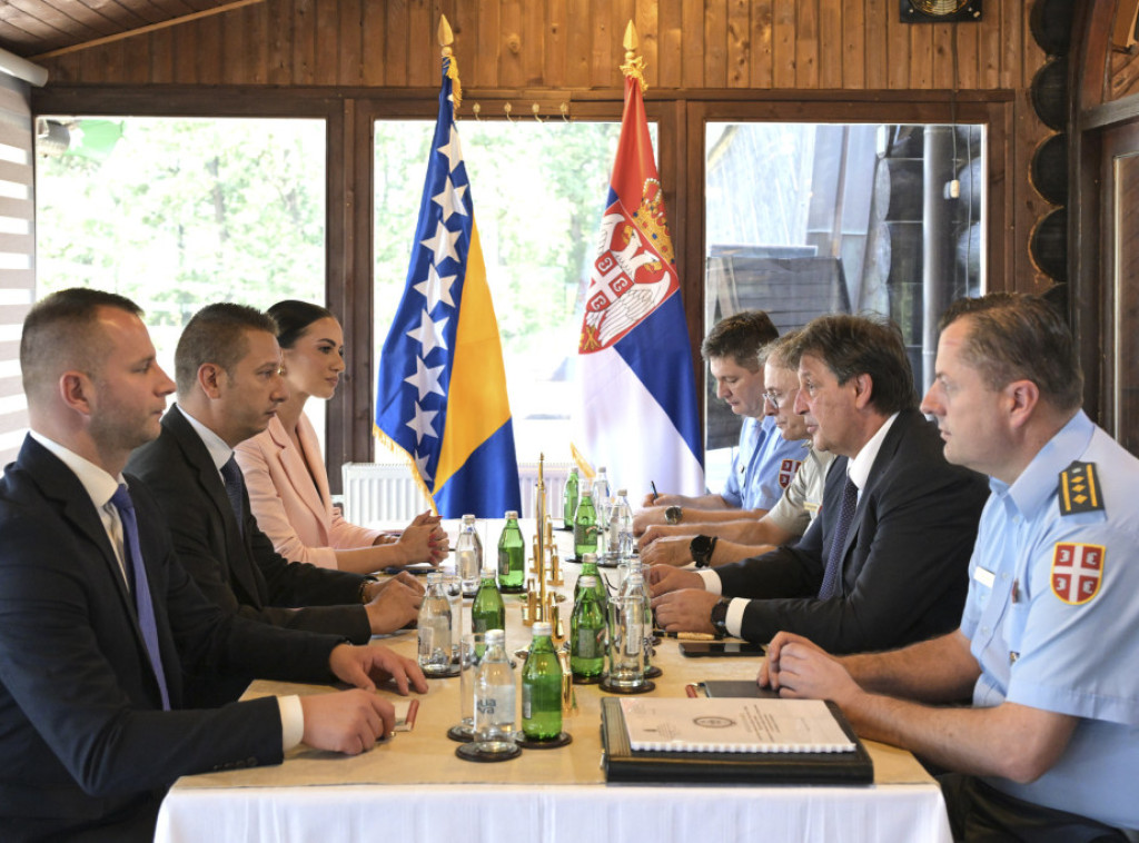 Gašić i Goganović razgovarali o razvoju saradnje Srbije i BiH u oblasti odbrane