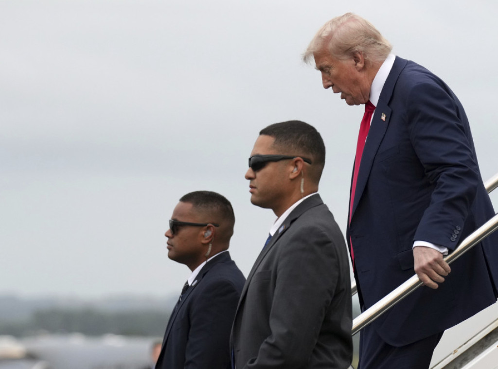 Tramp stigao u Škotsku, zbog posete predsednika SAD preduzete velike mere bezbednosti