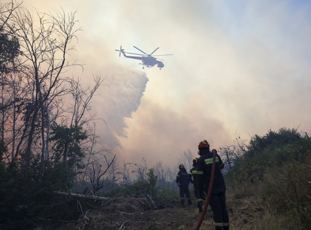 Grčka: Nema aktivnog fronta u požaru na Atici, borba sa plamenom se nastavlja