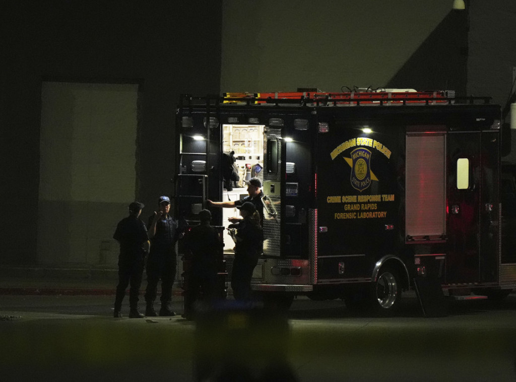 Najmanje 11 ljudi hospitalizovano nakon napada nožem u supermarketu u Mičigenu