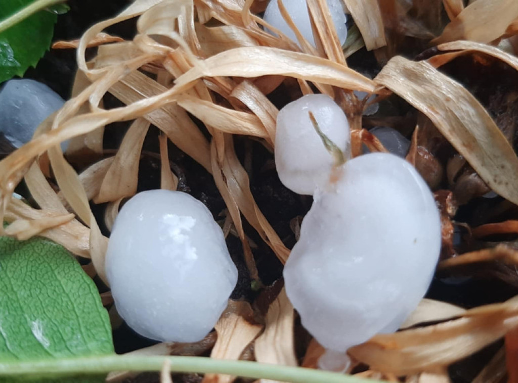 Snažno nevreme sa gradom pogodilo centralnu Sloveniju i Ljubljanu