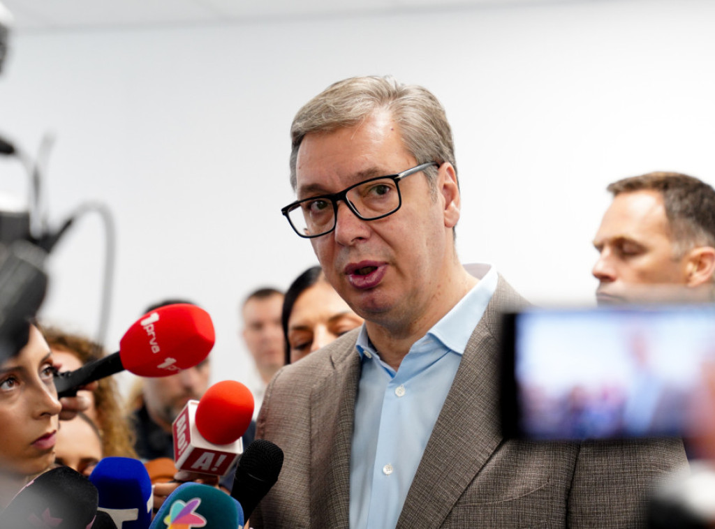 Vučić o napadu na Đurića: Za to mora da se odgovara