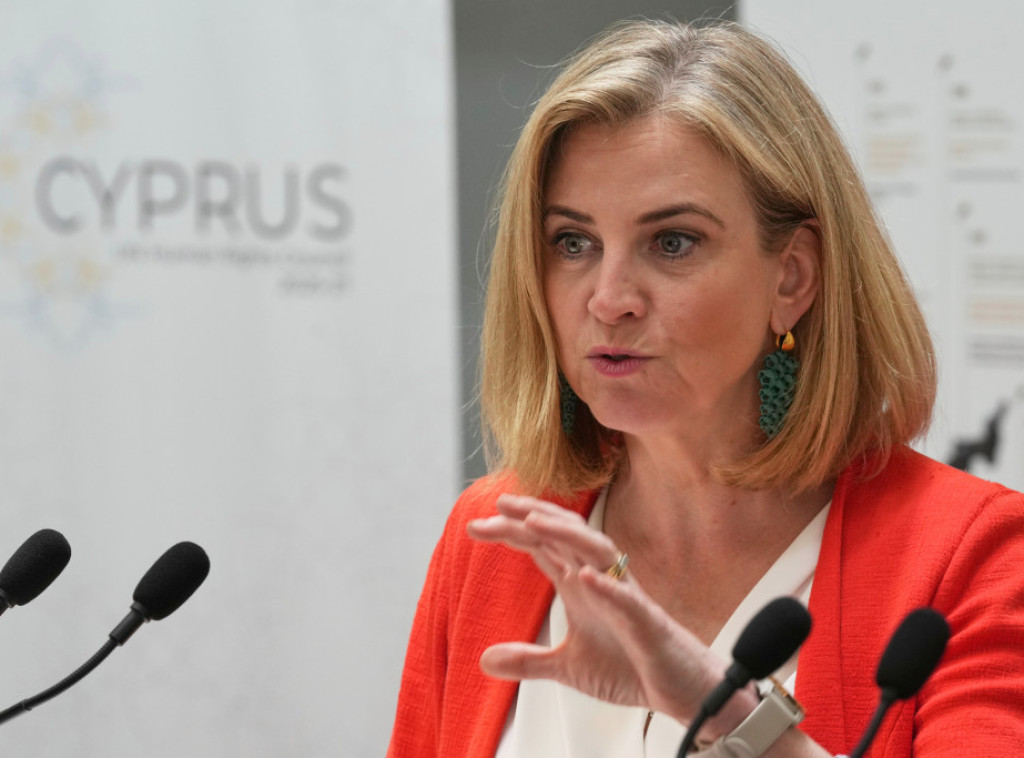 Majnl-Rajzinger: Austrija spremna da razmotri napuštanje vojne neutralnosti